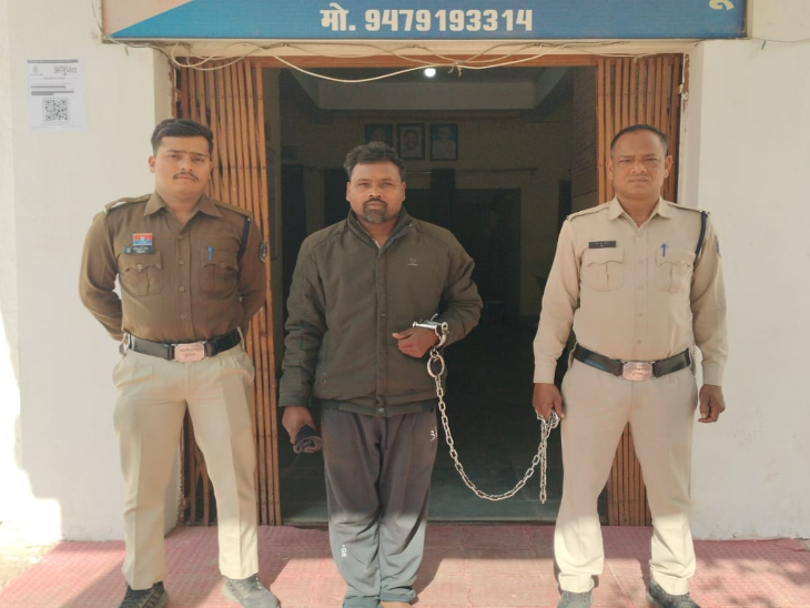 पुलिस ने पत्नी की हत्या के आरोपी पति को गिरफ्तार कर लिया है।