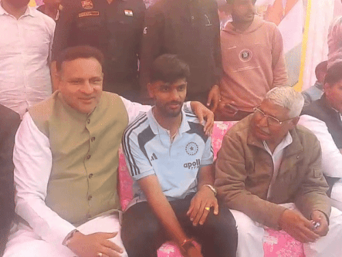 कनिष्क चौहान के स्वागत समारोह पहुंचे बादली विधायक कुलदीप वत्स।