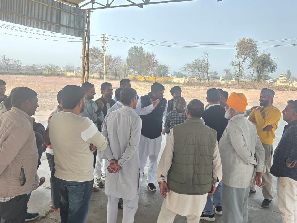संघर्ष समिति सदस्यों ने एथेनॉल फैक्ट्री के विरोध को लेकर की चर्चा।