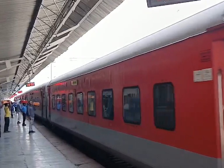 Gorakhpur Bagh Express Rerouted to Platform 9 Amidst Block