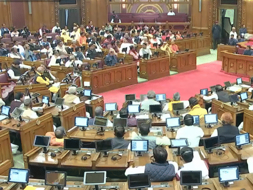 विधानसभा में विधायक श्याम बिहारी लाल और विजय सिंह गौड़ को श्रद्धांजलि दी गई।