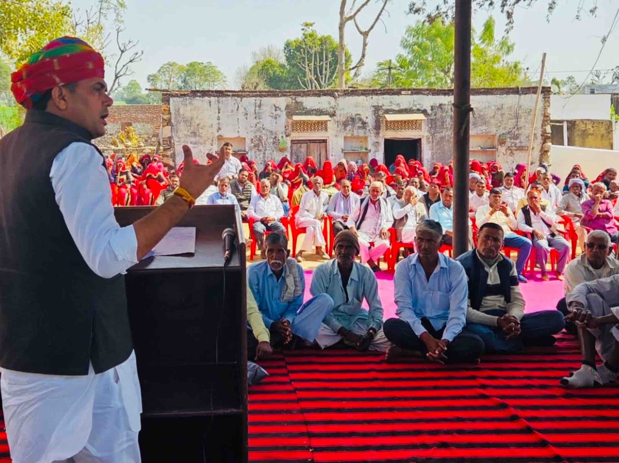 विधायक सुभाष मील स्थानीय लोगों से आपसी मनमुटाव भुलाकर विकास कार्यों में सहयोग करने की अपील की।