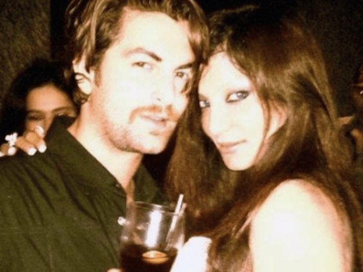 बॉलीवुड की पार्टीज में ली गई सिमरन सूद की एक्टर के.के. मेनन और नील नितिन मुकेश के साथ की तस्वीर।