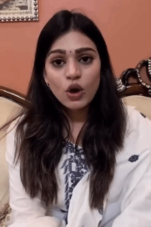 आस्था सिंह ने वीडियो जारी कर सफाई दी। कहा- मुझे गुस्सा आ गया था।