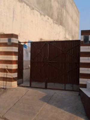 ये संध्या भारद्वाज का घर है। उसकी शादी से पहले रंगाई-पुताई हुई थी।