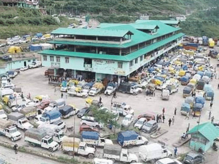 मंडियों में किसानों से मार्केट शुक्ल लेकर कमाई करता है मार्केटिंग बोर्ड-APMC।