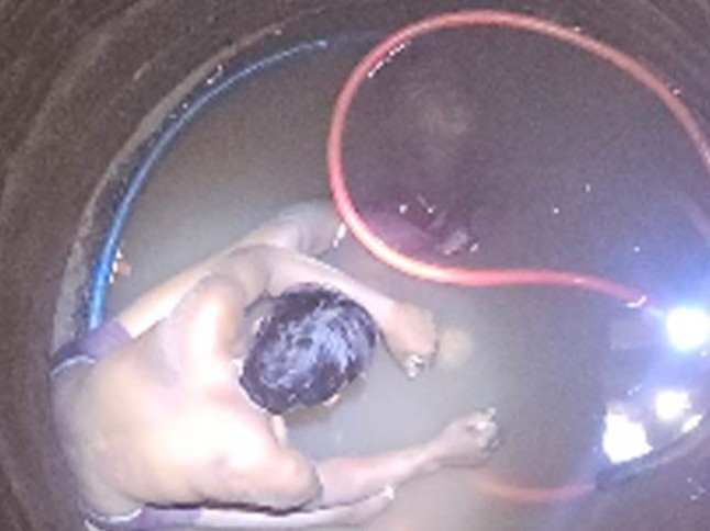 कुंए में अपने बेटे को फेंकने के बाद खुद नीचे उतरकर उसे पानी में डूबो दिया। - Dainik Bhaskar