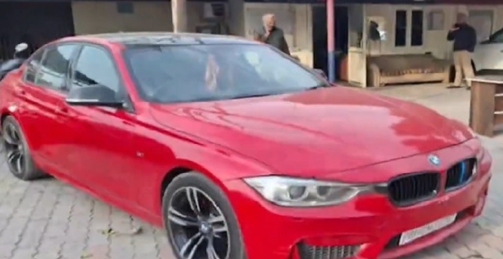 मोहाली में खरड़ पुलिस ने बीएमडब्ल्यू सवार दो युवकों को हेरोइन समेत दबोचा है।