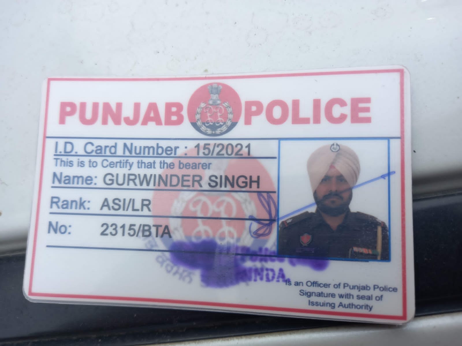 दोषी पुलिसकर्मी का आईडी कार्ड।