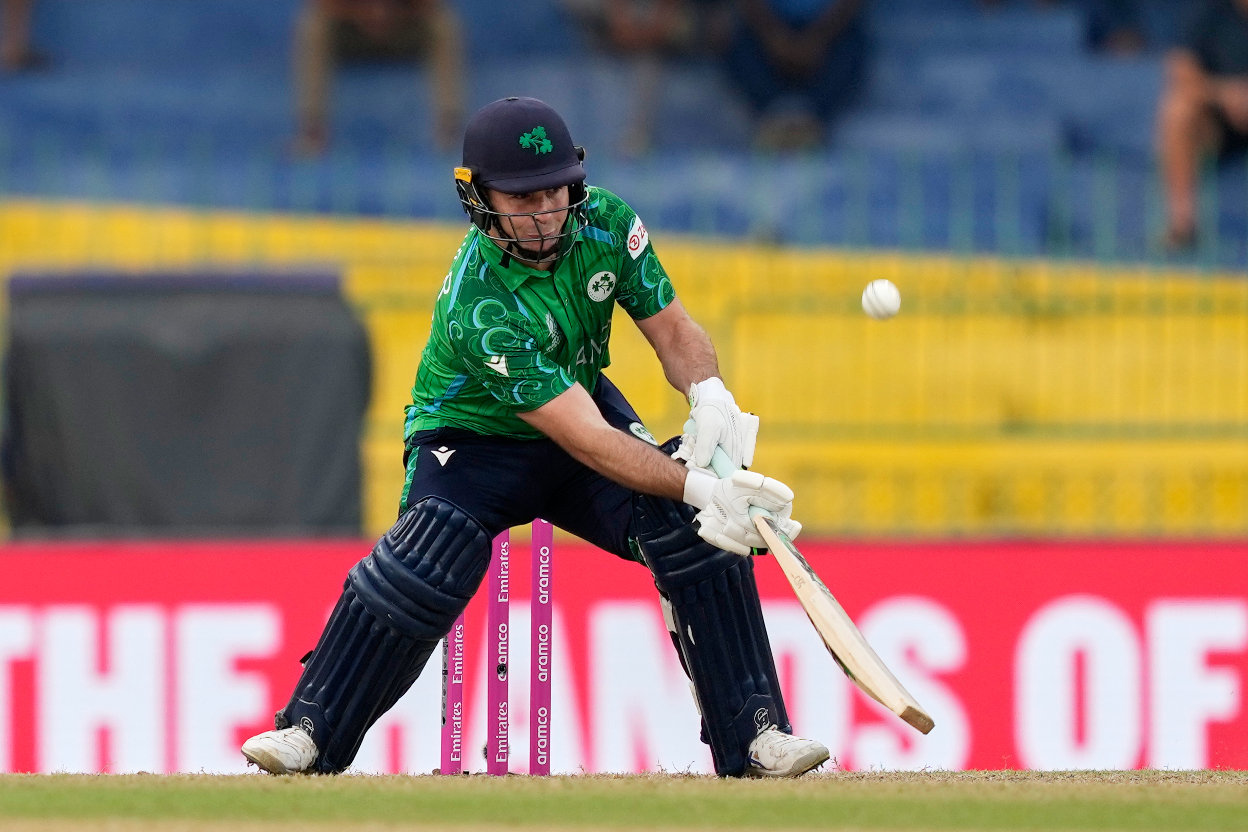 कर्टिस कैम्फर 4 रन बनाकर आउट हुए।