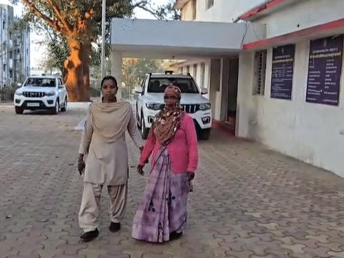 पुलिस ने पत्नी को गिरफ्तार कर न्यायिक रिमांड पर जेल भेज दिया है।