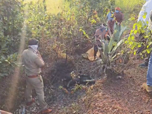 पुलिस को नाले में लाश मिली। शरीर आधे से ज्यादा जल चुका था। इसलिए पहचान करना मुश्किल हो गया था।