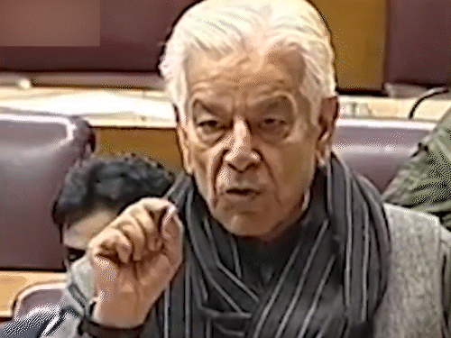 पाकिस्तानी रक्षा मंत्री ख्वाजा आसिफ ने आतंकवाद पर बहस के दौरान यह बातें कही। - Dainik Bhaskar