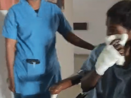 भाई और नर्स बेटी के शव को दिखाने मां को लेकर आए।