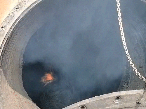 मंगल कार्बन प्लांट में टायर गलाने के दौरान जोरदार ब्लास्ट हो गया था।