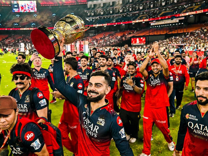 बेंगलुरु का एम. चिन्नास्वामी स्टेडियम 2008 से RCB का होम ग्राउंड रहा है। RCB ने IPL-2025 में पहली बार ट्रॉफी जीती थी। (फाइल फोटो)