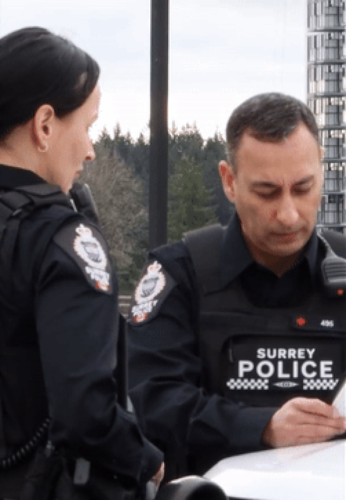 सरे के सेंसिटिव इलाकों में गश्त पर पहुंचे पुलिस के जवान।