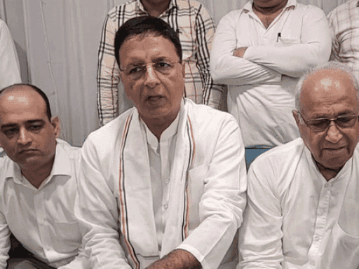 19 सितंबर 2024 को सुरेंद्र मदान (दाएं से पहले) कांग्रेस में शामिल हो गए थे। तब राज्यसभा सांसद रणदीप सिंह सुरजेवाला ने उनका पार्टी में स्वागत किया था।