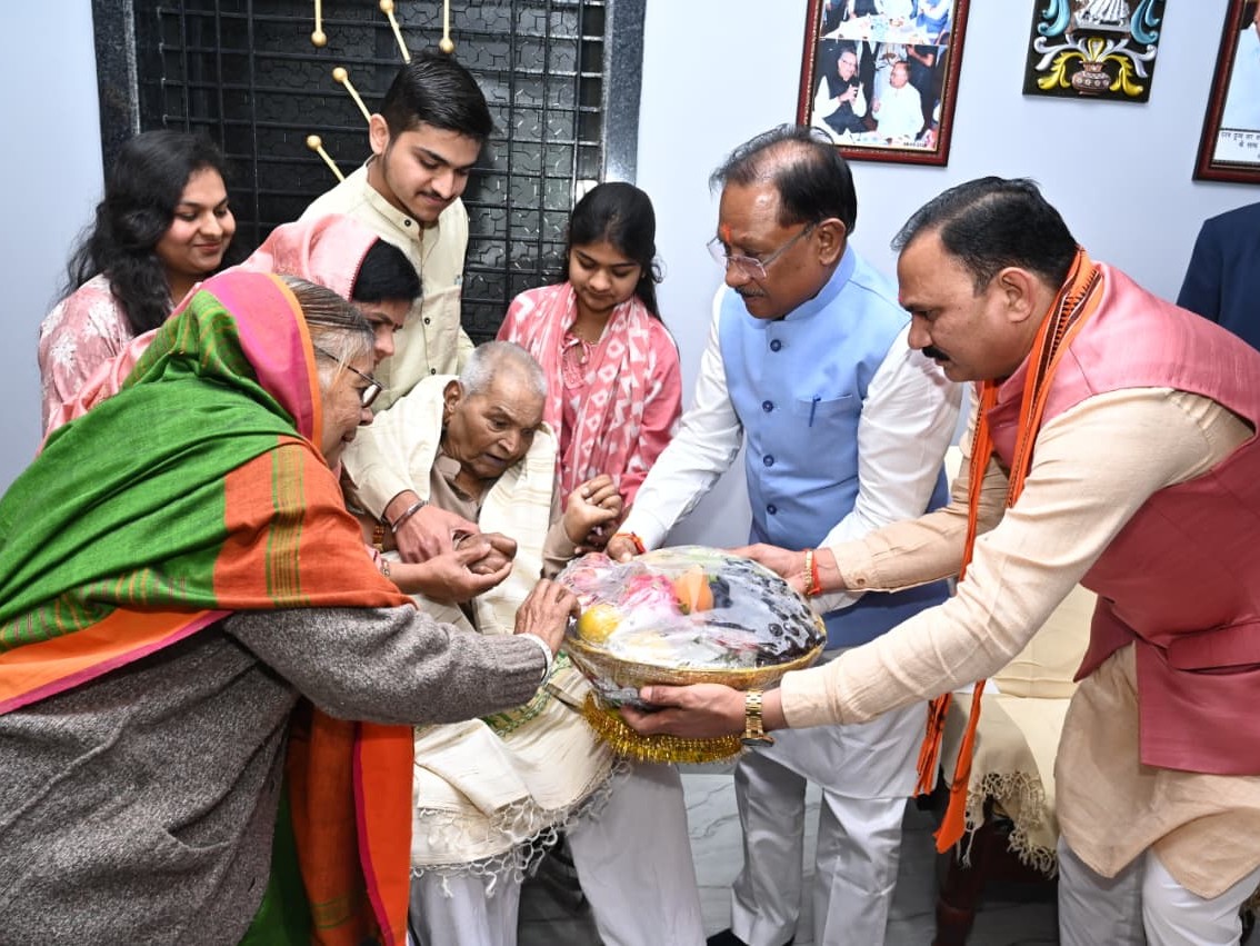 CM Sahu Meets Misabandi in Gaurela, Calls Them True Protectors of Democracy