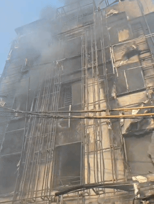 पूरे होटल में धुआं ही धुआं भर गया।