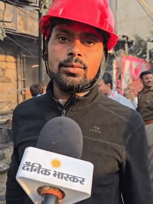 स्पोर्ट्स टीचर चौधरी अजीत सिंह ने बताया कि 1.5 घंटे में आग पर काबू पा लिया गया।