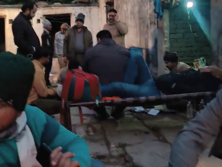 नारकोटिक्स टीम ने सोमवार-मंगलवार की दरमियानी रात करीब डेढ़ बजे ड्रग फैक्ट्री पर छापा मारा था। कार्रवाई मंगलवार सुबह 8 बजे तक चली थी।