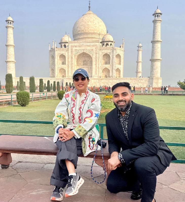 गाइड नितिन के साथ डायना सीट पर थाईलैंड की राजकुमारी ने तस्वीर खिंचवाई।