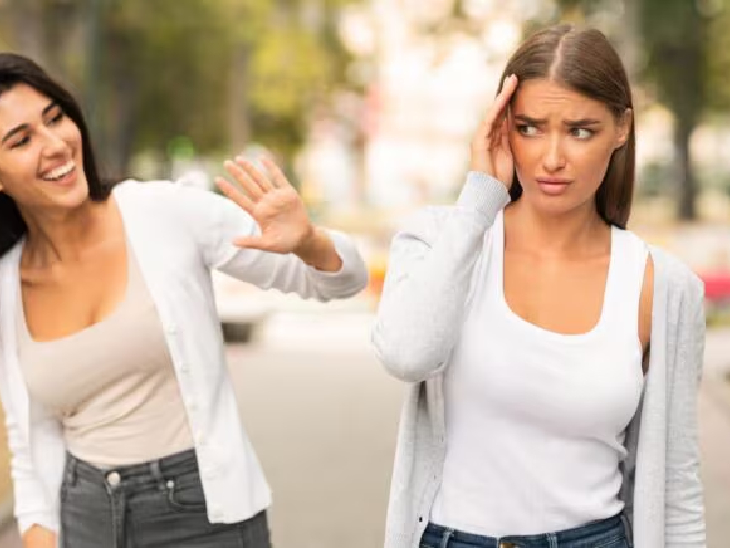 दोस्ती में बड़ी गलतियां नहीं, छोटी अनदेखियां बनती हैं दरार की वजह|लाइफस्टाइल,Lifestyle - Dainik Bhaskar