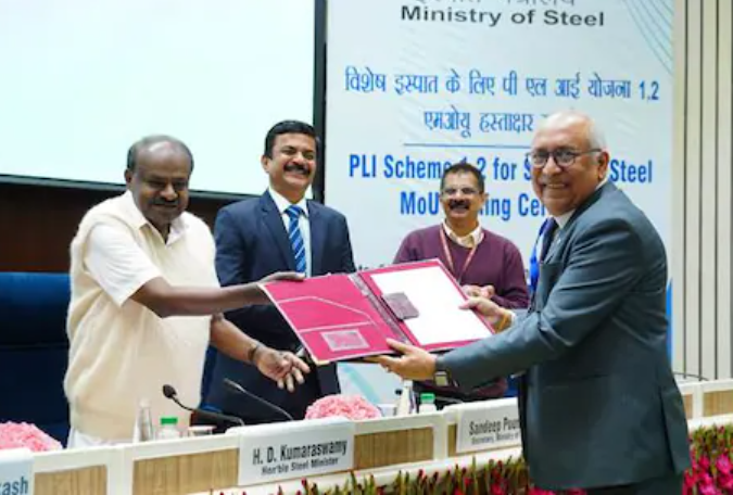 PLI स्कीम 2021 में शुरू की गई थी और इसका थर्ड राउंड (PLI 1.2) नए प्रोडक्ट और सब- कैटेगरी के लिए है।