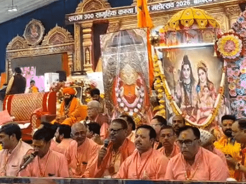 यूपी के मऊ से श्री हनुमत कृपा सेवा समिति के 300 सदस्य पहुंचे हैं।