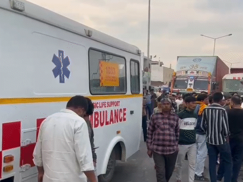 गुस्साए लोगों ने नेशनल हाईवे-44 पर जाम लगा दिया।