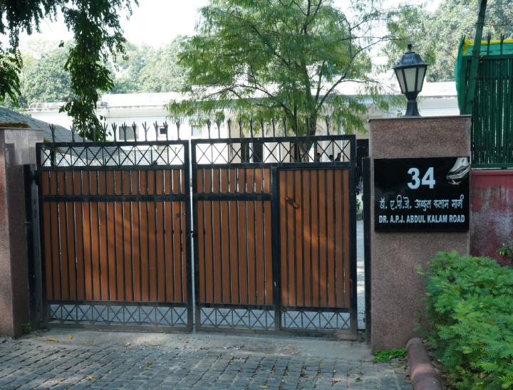 दिल्ली में एपीजे अब्दुल कलाम रोड पर मायावती को ये बंगला नंबर-34 अलॉट किया गया है।