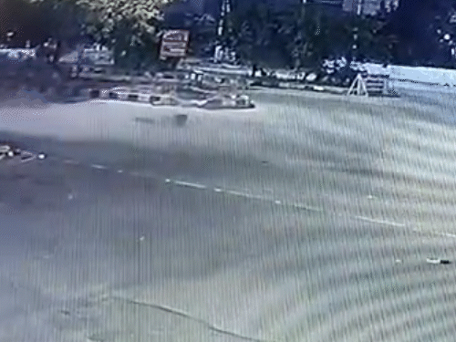 टक्कर लगने के बाद काफी दूर तक व्यक्ति काफी दूर तक घिसटता गया