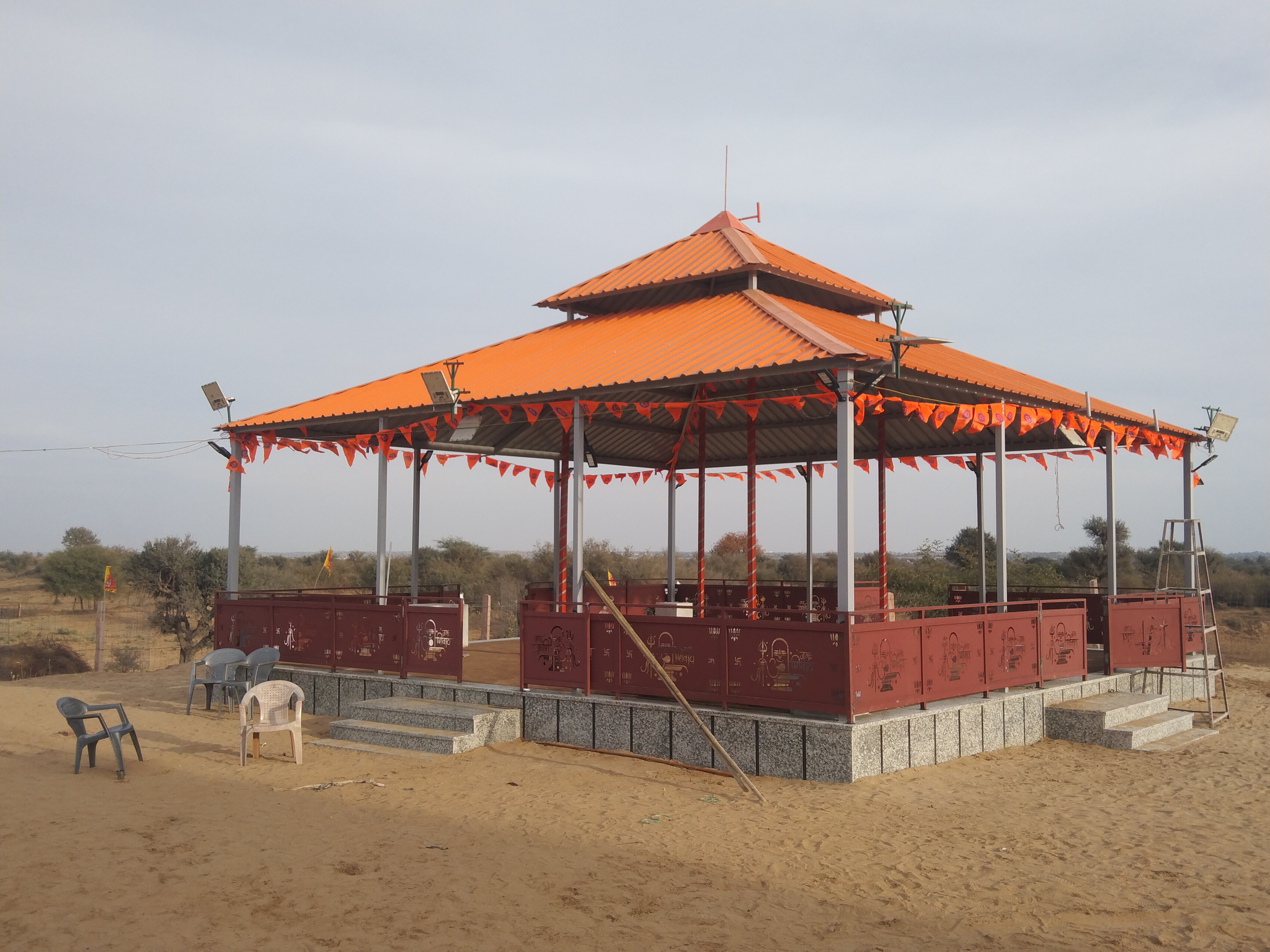 मंदिर प्रांगण में वैदिक मंत्रोच्चार के साथ धार्मिक अनुष्ठान होंगे।