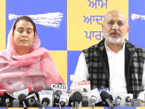 विधायक के साथ प्रेस कॉन्फ्रेंस में AAP के जनरल सेक्रेटरी बलतेज पन्नू भी आए। उन्होंने कहा कि भाजपा की कोशिश फेल होगी।