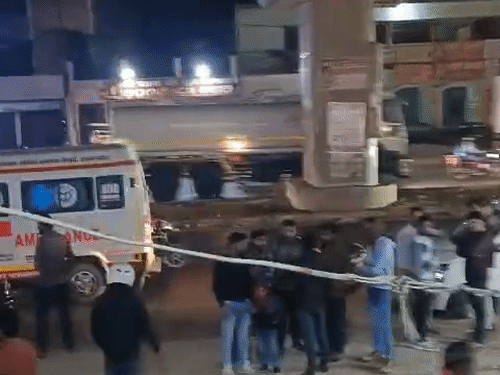 Lucknow Accident: Child Dies, 5 Injured | Speeding Car Hits Pedestrians
