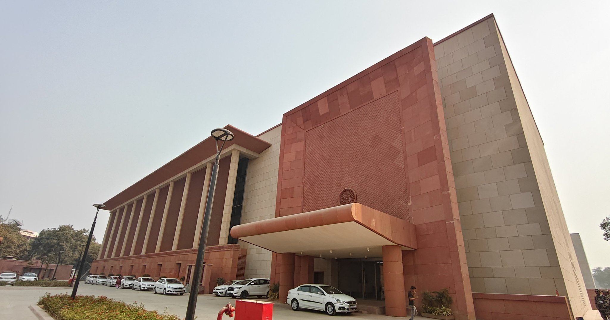 केंद्रीय राज्य मंत्री डॉ. जितेंद्र सिंह ने गुरुवार को यह तस्वीर पोस्ट की। उन्होंने लिखा- PMO ब्रिटिश काल के साउथ ब्लॉक से अपने नए पते, सेवा तीर्थ में शिफ्ट हो रहा है।