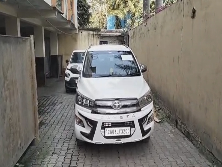 बिलासपुर में IT टीम श्रीकांत वर्मा मार्ग स्थित कार्यालय और रामा वर्ल्ड स्थित निवास में जांच और दस्तावेजों की छानबीन कर रही है।