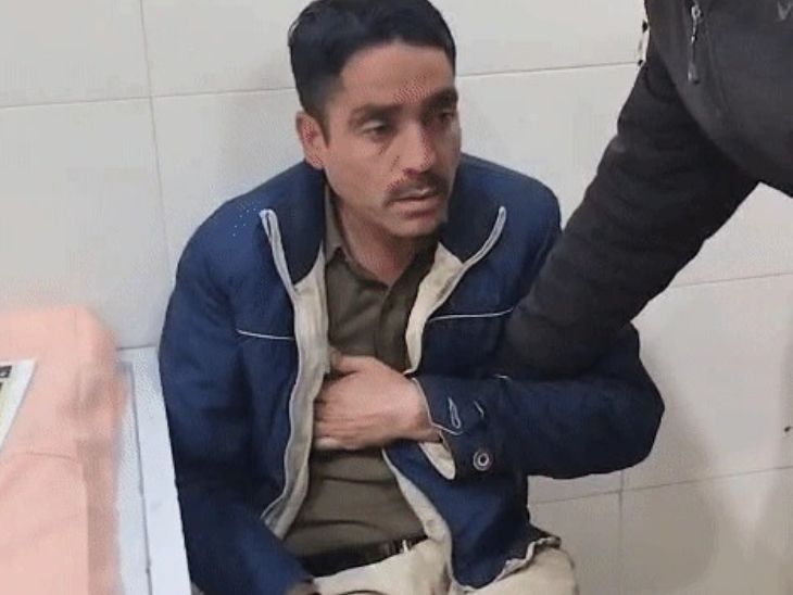 नशे की हालत में पकड़ा गया पुलिसकर्मी अमित कुमार।