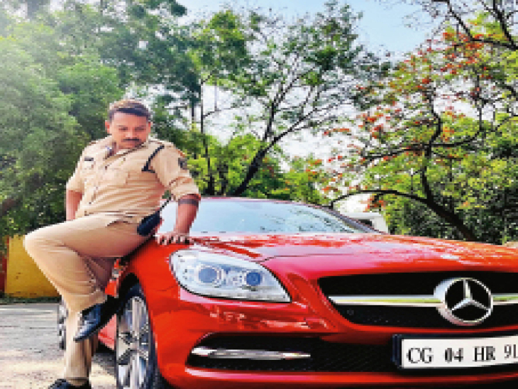 A constable posted at Amanaka police station used to procure drugs from Punjab and Delhi.