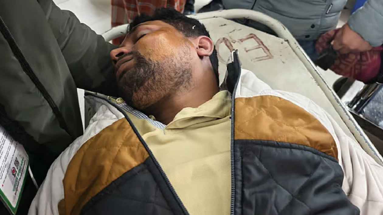 अतीकुर रहमान को इलाज के लिए रंगपुर मेडिकल कॉलेज अस्पताल में भर्ती कराया गया है।