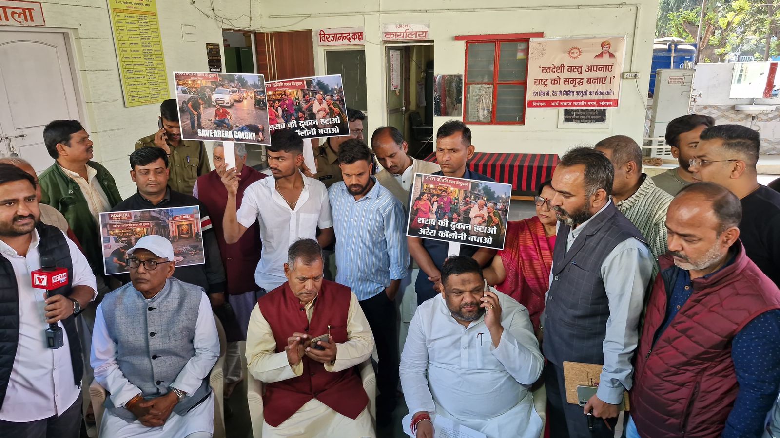 चार दिन पहले 8 फरवरी को आयोग सदस्य प्रियंक कानूनगो ने अरेरा कॉलोनी पहुंचकर वस्तुस्थिति के बारे में जाना था।