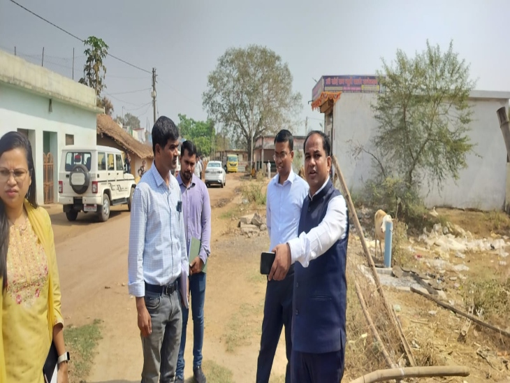 दौरे के दौरान कलेक्टर ने अमृत मिशन योजना के तहत बनी पानी टंकी का निरीक्षण कर निर्माण की गुणवत्ता बनाए रखने के निर्देश दिए।