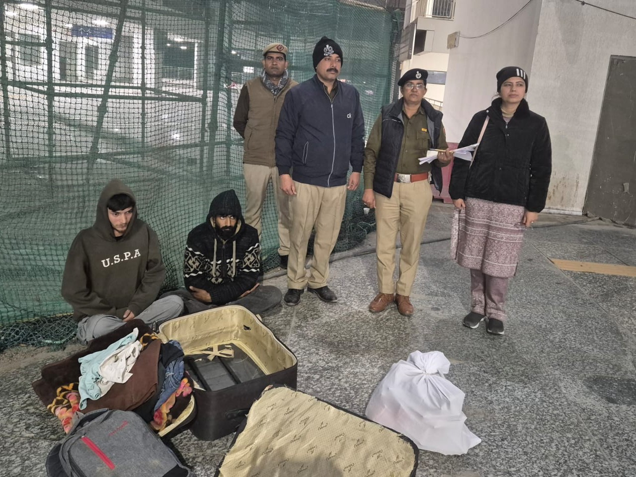 पंचकूला-चंडीगढ़ रेलवे स्टेशन पर पकड़े गए आरोपी। - Dainik Bhaskar