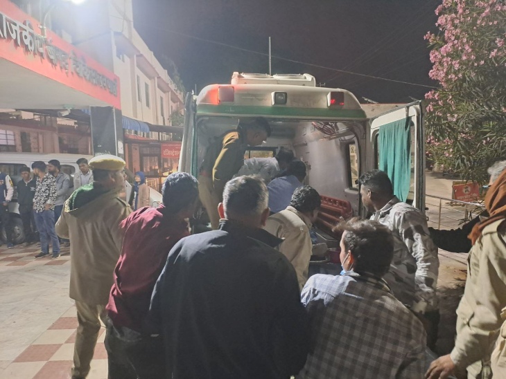 पुलिस अधिकारियों ने बताया कि दूसरी फरार गाड़ी की तलाश के लिए कोशिश की जा रही है। वहीं, जिस बदमाश की मौत हुई है उसको लेकर भी जानकारी जुटाई जा रही।