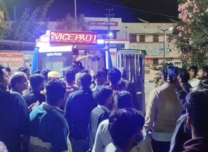 पाली के बांगड़ हॉस्पिटल से गुरुवार देर शाम को प्राथमिक उपचार के बाद घायल कैलाश नागौर का जोधपुर रेफर किया गया। जहां उनकी मौत हो गई।