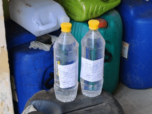 पुलिस ने भीलवाड़ा शहर में एक दुकान पर रेड डालकर केमिकल से भरी बोतलों को जब्त कर लिया है।