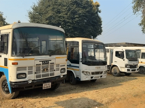 एहतियातन के तौर पर प्लांट के बाहर पुलिस बल तैनात किया गया है।