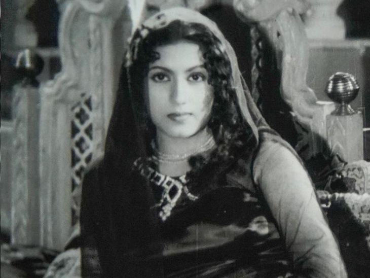 फिल्म महल में मधुबाला ने कामिनी नाम की एक रहस्यमयी महिला का किरदार निभाया था।