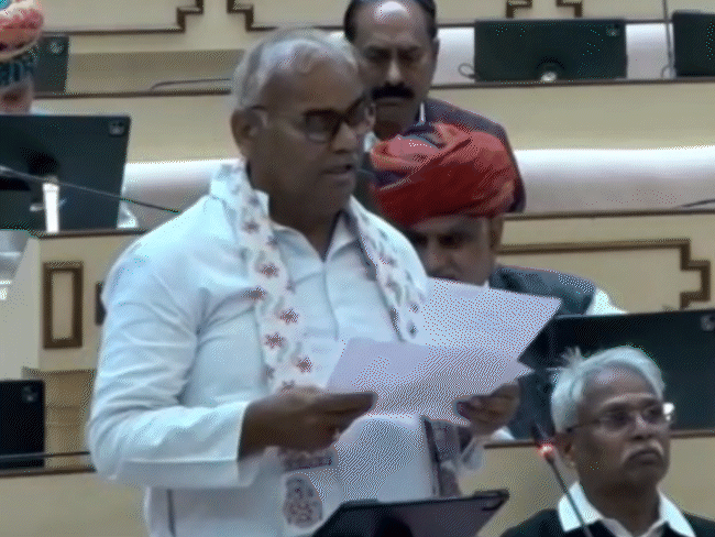 ग्रेड थर्ड शिक्षकों के तबादलों को लेकर शिक्षा मंत्री मदन दिलावर और नेता प्रतिपक्ष टीकाराम जूली के बीच नोकझोंक हो गई।